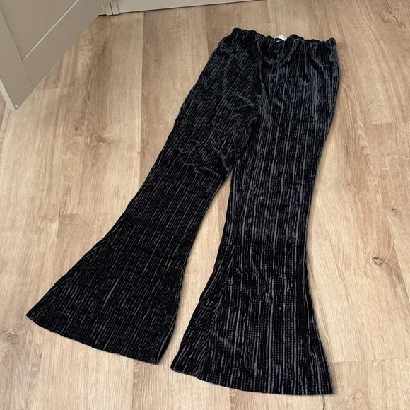 Urban Outfitters Black Velvet Flared Pants sz M - Picture 1 of 4